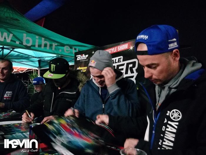 Edgar Torronteras, Tom Pagès et Jey Rouanet en pleine séance de dédicaces pris en photo par Kevin de Sousa